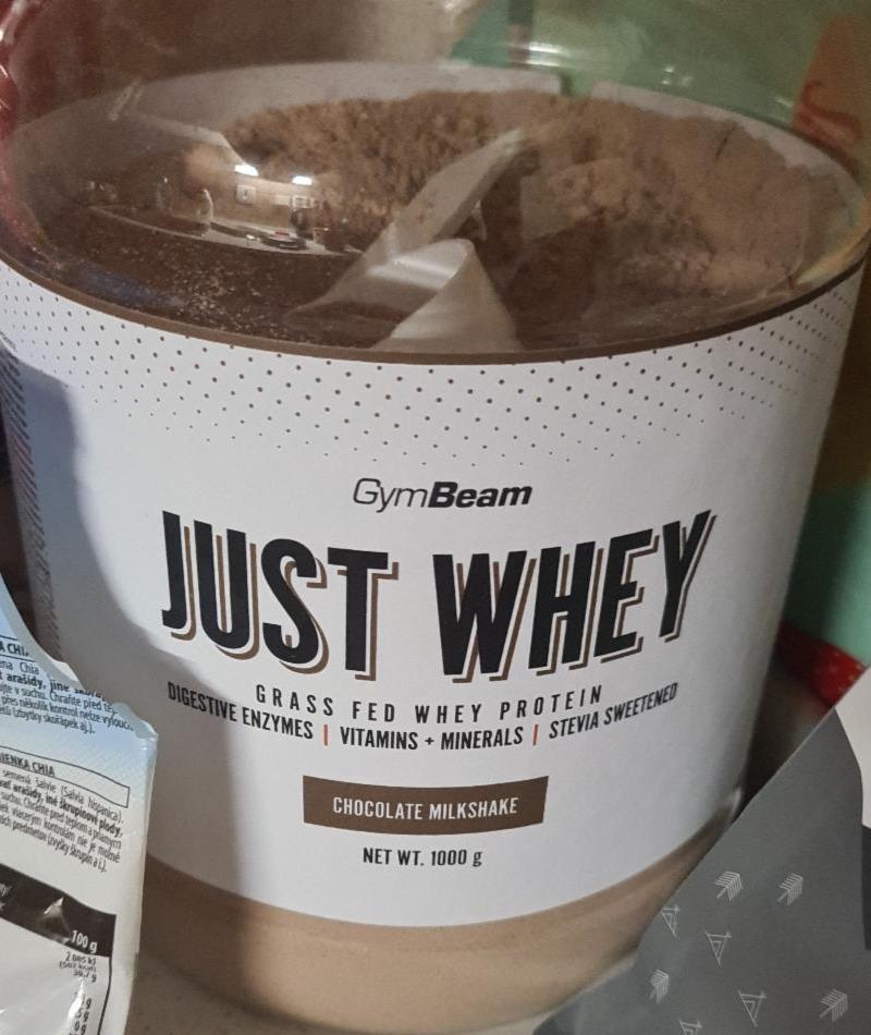 Fotografie - Just Whey Grass fed whey protein chocolate milkshake GymBeam