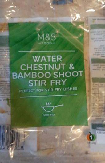 Fotografie - Water chestnut & bamboo shoot stir fry Marks & Spencer