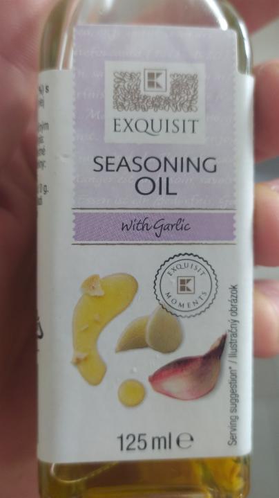 Fotografie - exquisit seasoning oil witch garlic