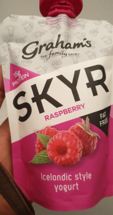 Fotografie - Skyr Raspberry Icelandic Style Yogurt Graham's The Family Dairy