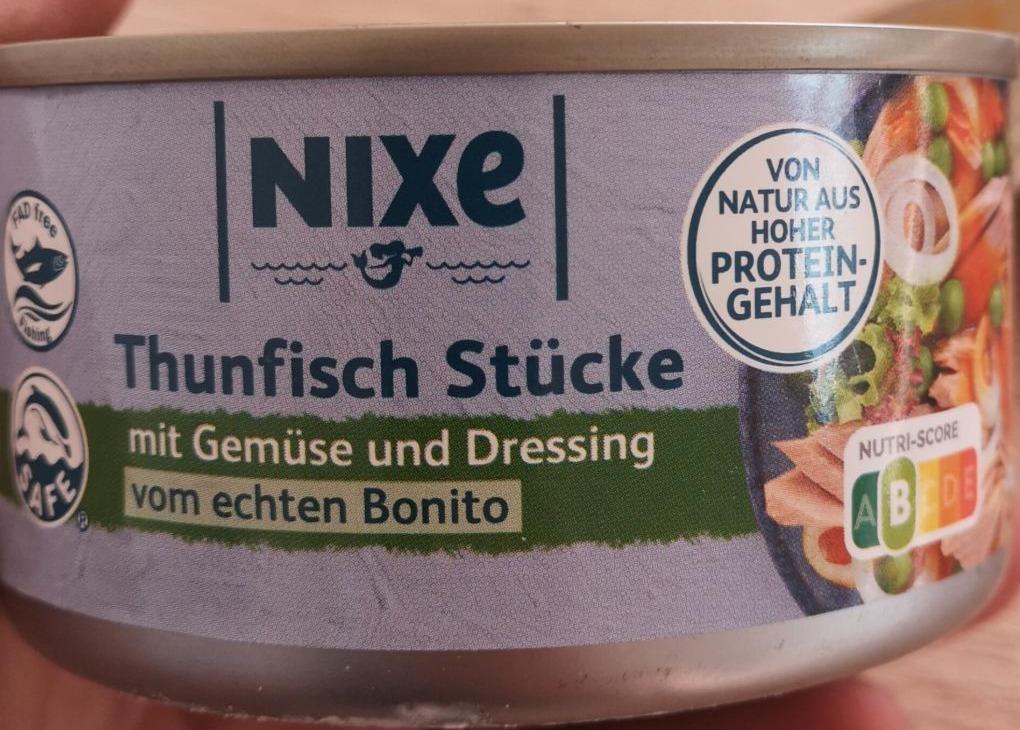 Fotografie - Thunfisch Stücke mit Gemüse und Dressing vom echten Bonito Nixe