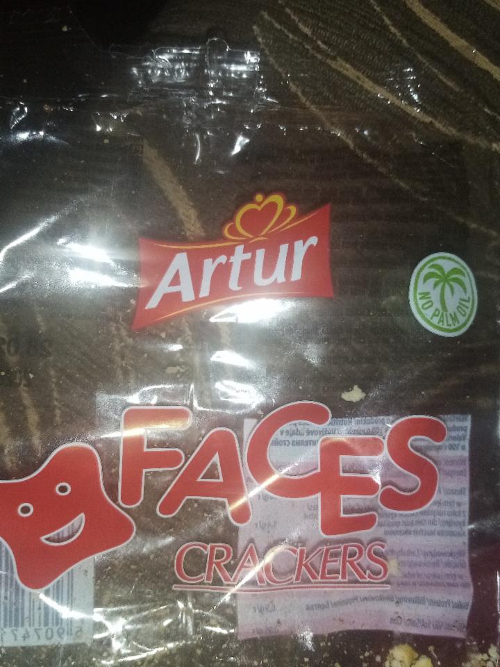 Fotografie - Artur faces crackers