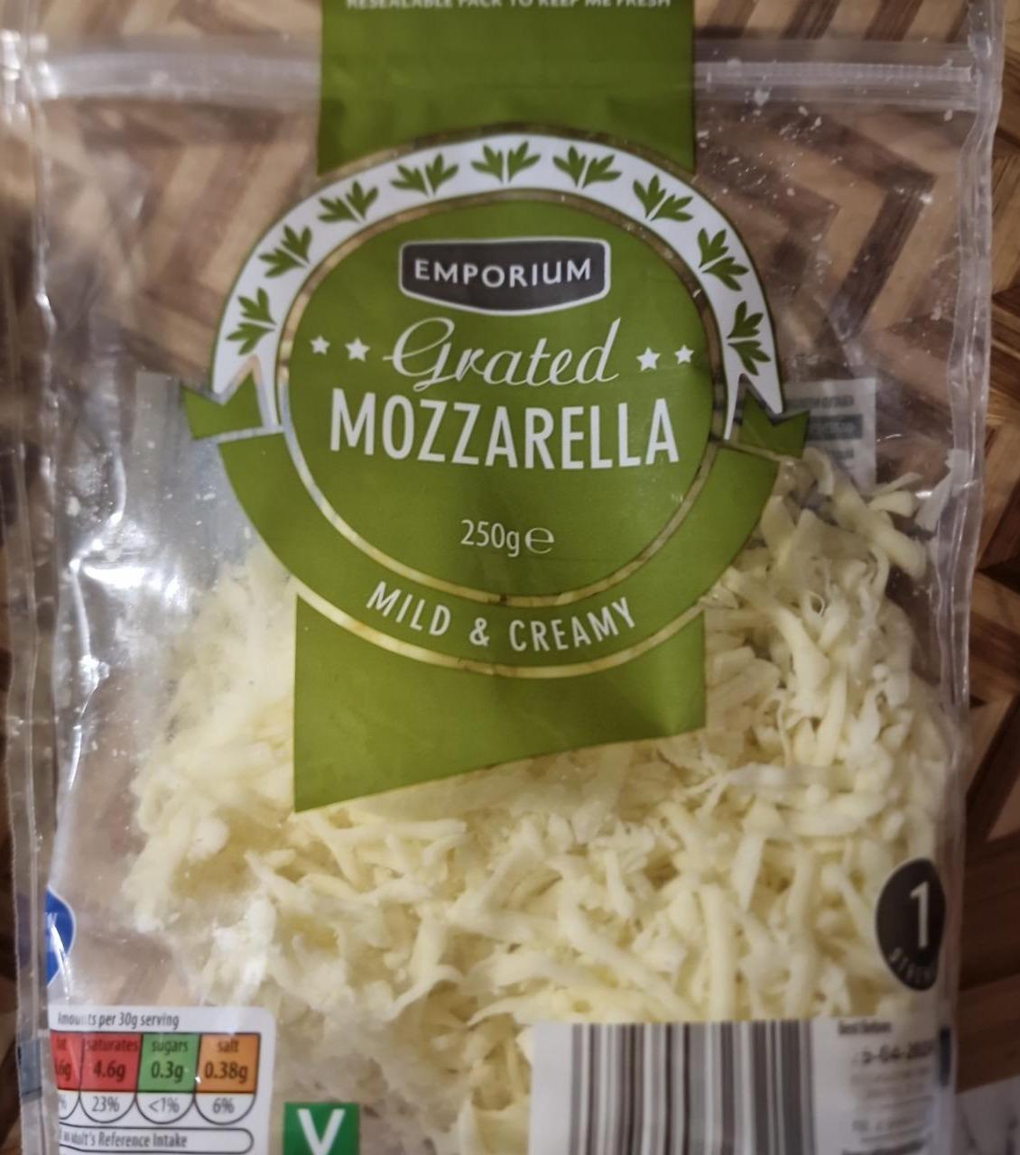 Fotografie - Grated Mozzarella Emporium