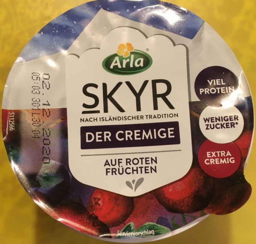 Fotografie - Skyr der Cremige auf Roten Früchten Arla