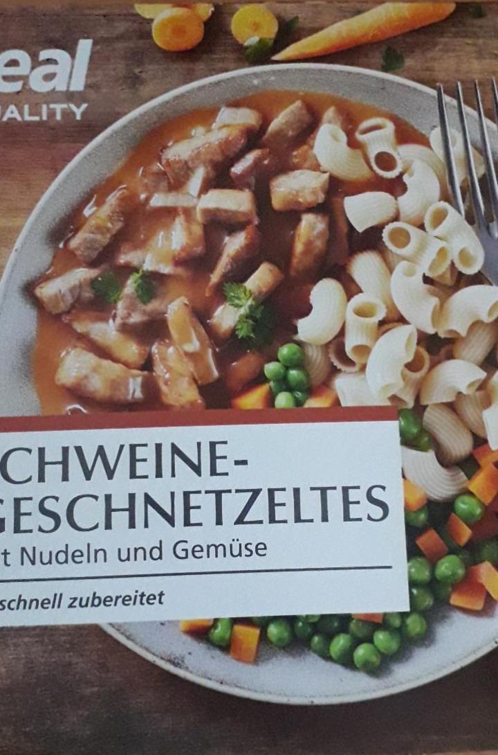 Fotografie - SchweineGeschnetzeltes mit Nudeln und Gemüse Real quality