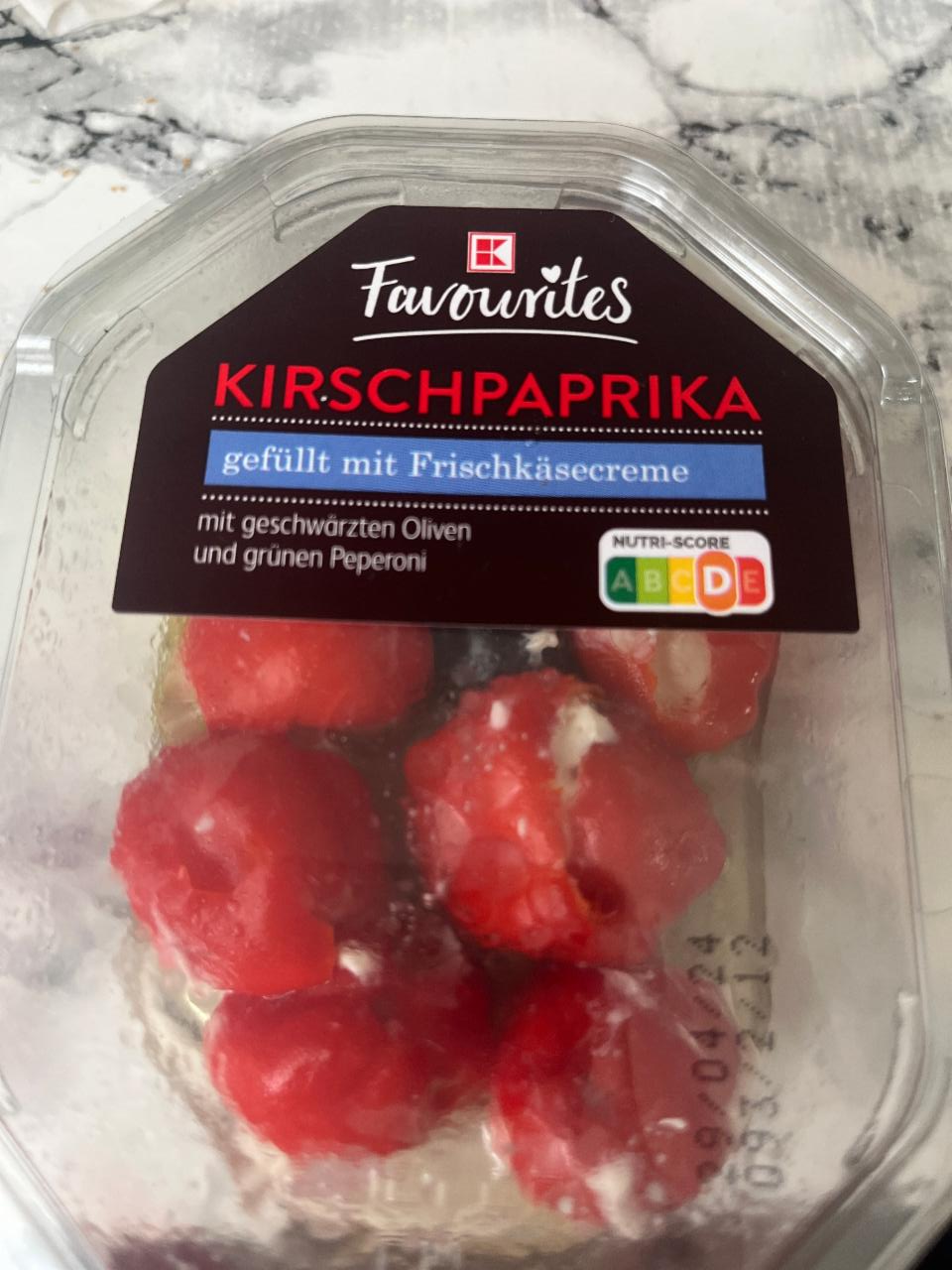 Fotografie - Kirschpaprika gefüllt mit Frischkäsecreme mit geschwärzten Oliven und grünen Peperoni K-Favourites