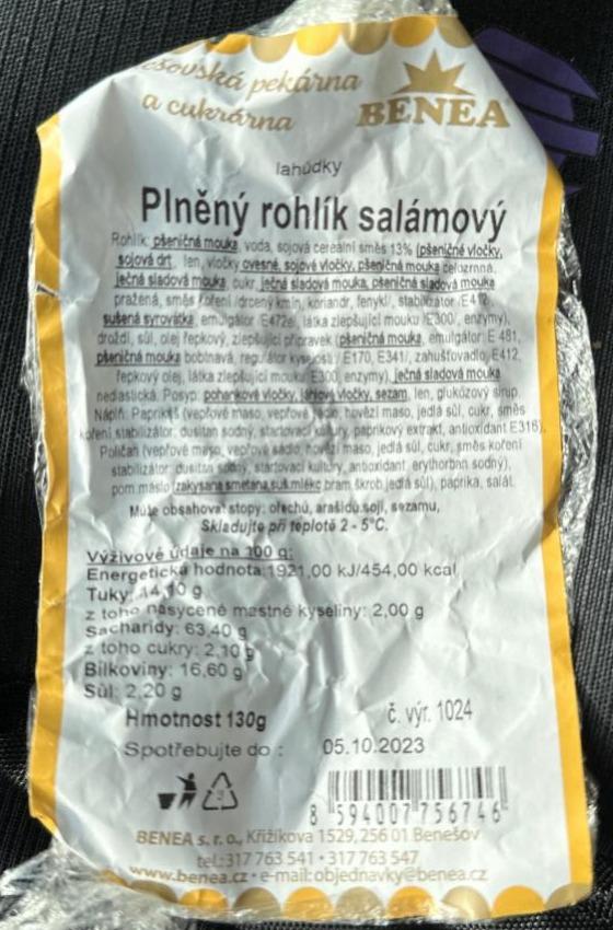 Fotografie - Plněný rohlík salámový