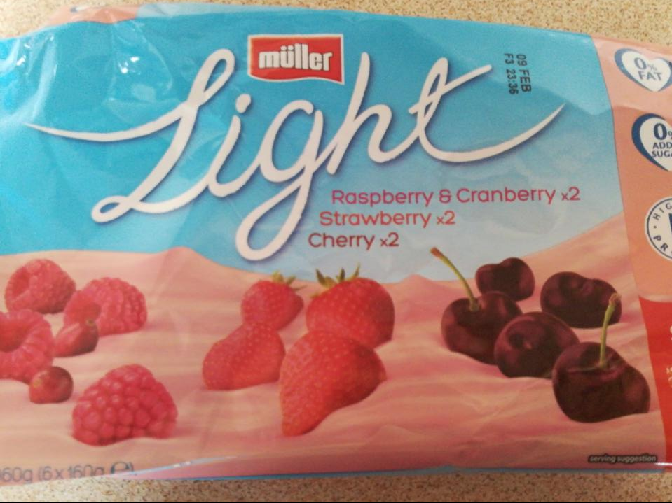 Fotografie - Müller Light raspberry & cranberry cherry