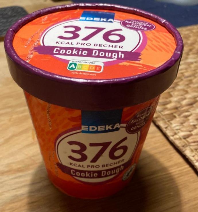 Fotografie - 376 Kcal Pro Becher Cookie Dough Ice Cream Edeka