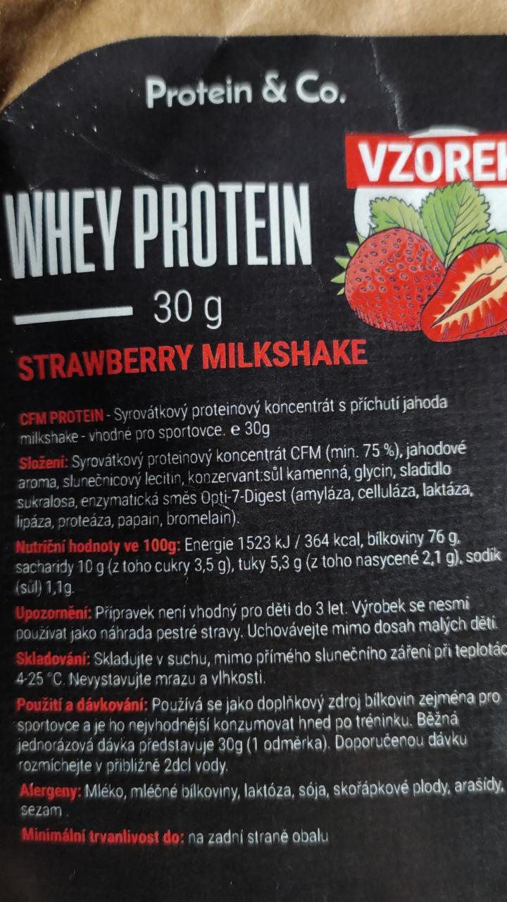 Fotografie - Whey protein strawberry milkshake CFM Protein & Co.