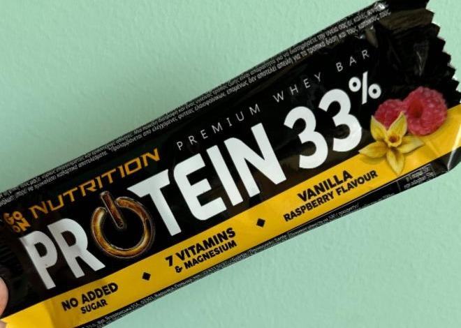 Fotografie - Premium Whey Bar Protein 33% Vanilla Raspberry flavour Go On Nutrition