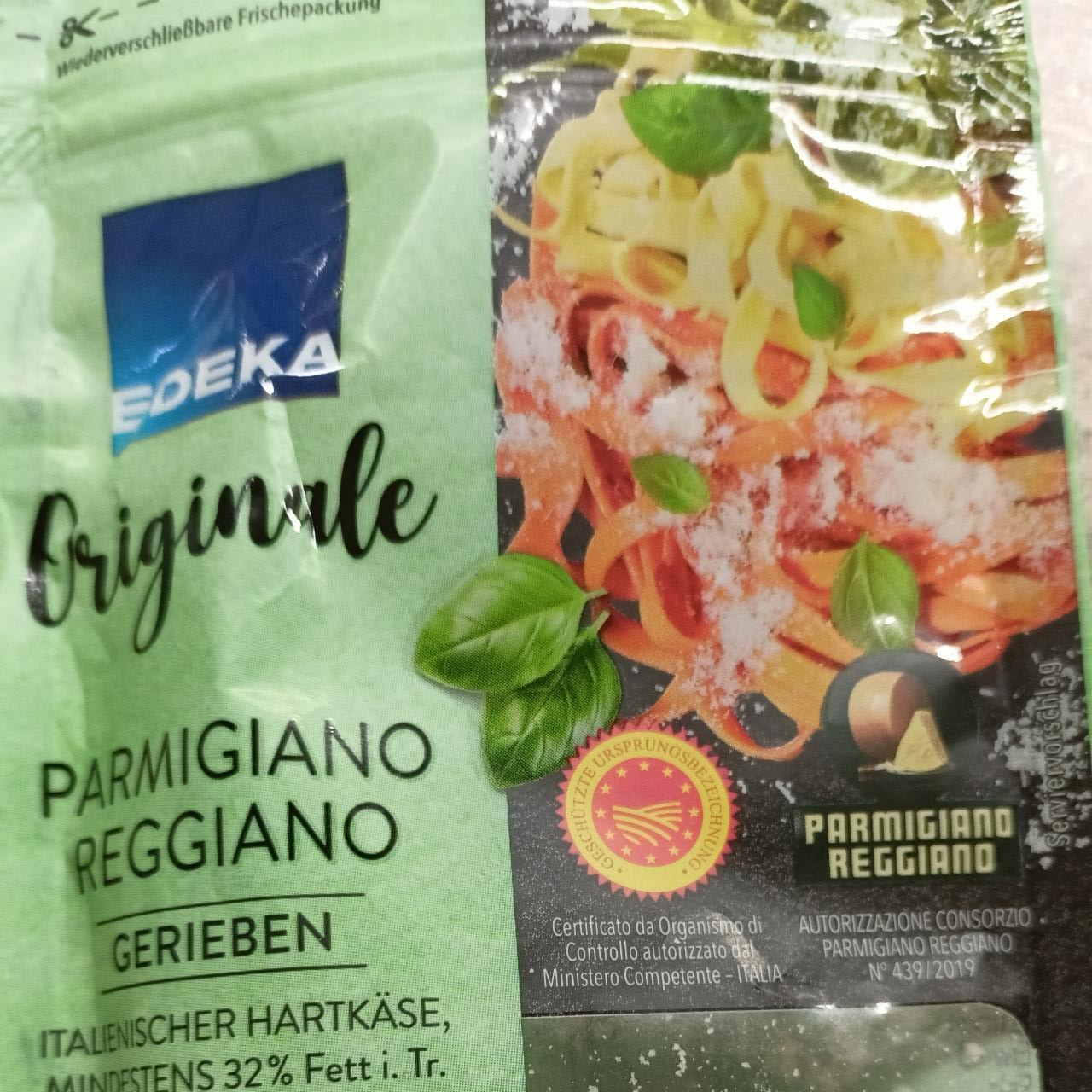 Fotografie - Parmigiano reggiano gerieben Edeka