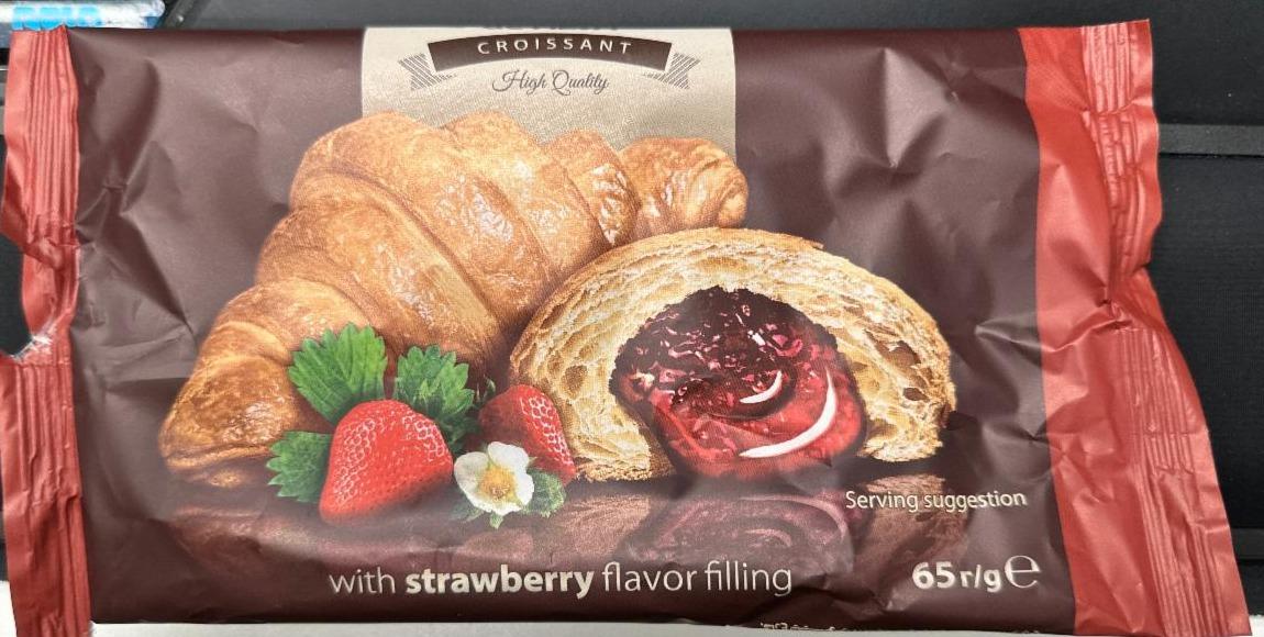 Fotografie - Croissant with strawberry flavor filling La Crema de Alva