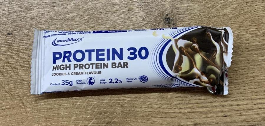 Fotografie - Protein 30 high protein bar cookies & cream flavour IronMaxx