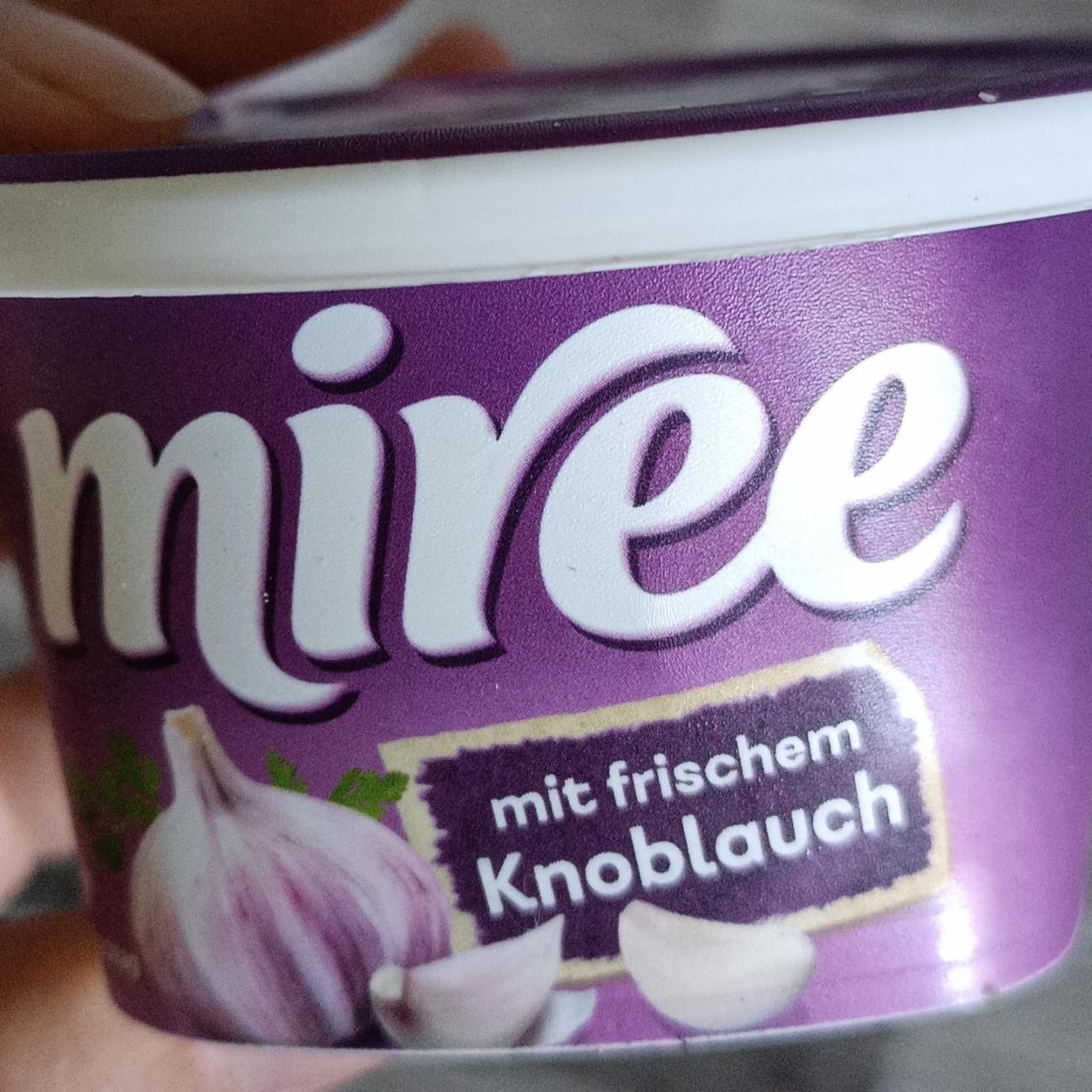 Fotografie - Miree mit frischem Knoblauch