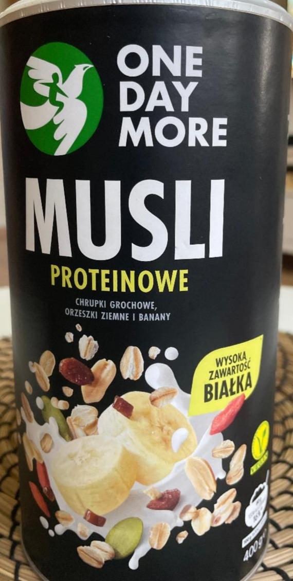 Fotografie - Musli proteinowe chrupki grochowe, orzeszki ziemne i banany OneDayMore