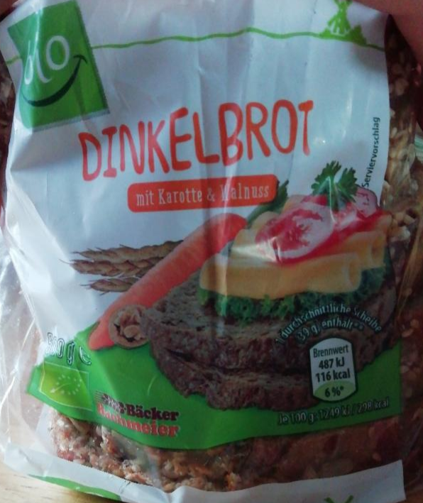 Fotografie - Bio dinkelvollkornbrot mit karotte und walnuss