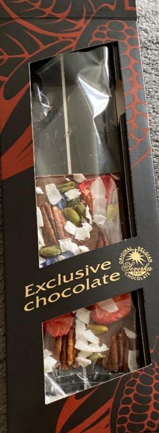 Fotografie - Exclusive chocolate s pekanovými ořechy, jahodami, šeříkem a kokosem Severka