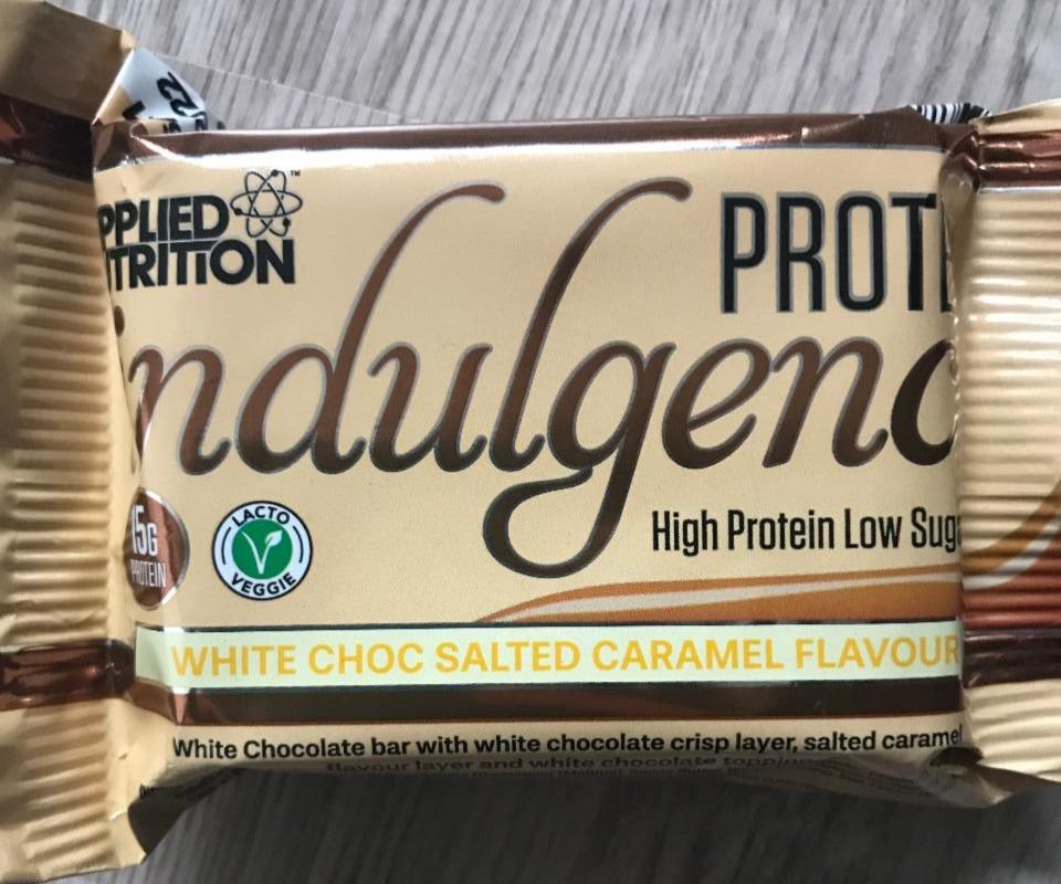 Fotografie - Protein Indulgence Bar White Choc Salted Caramel Applied Nutrition