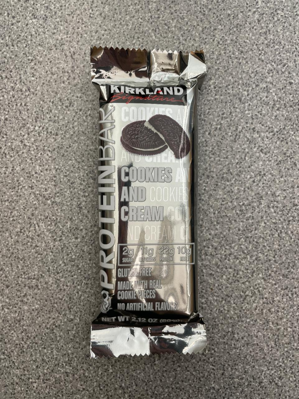 Fotografie - Cookies and Cream Protein bar KIRKLAND Signature