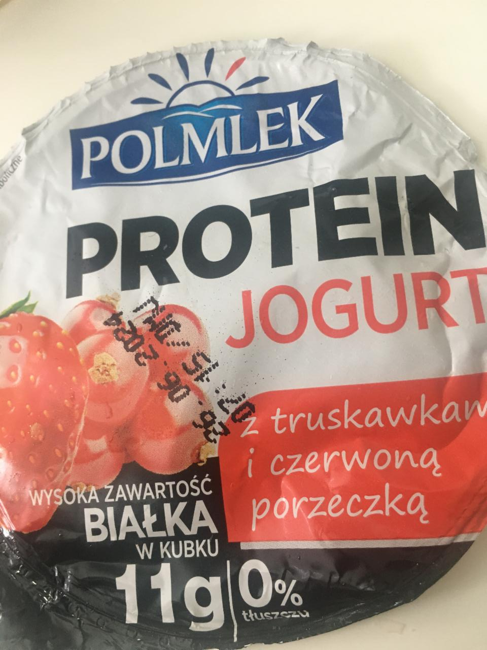 Fotografie - Protein jogurt z truskawkami i czerwona porzeczką Polmlek