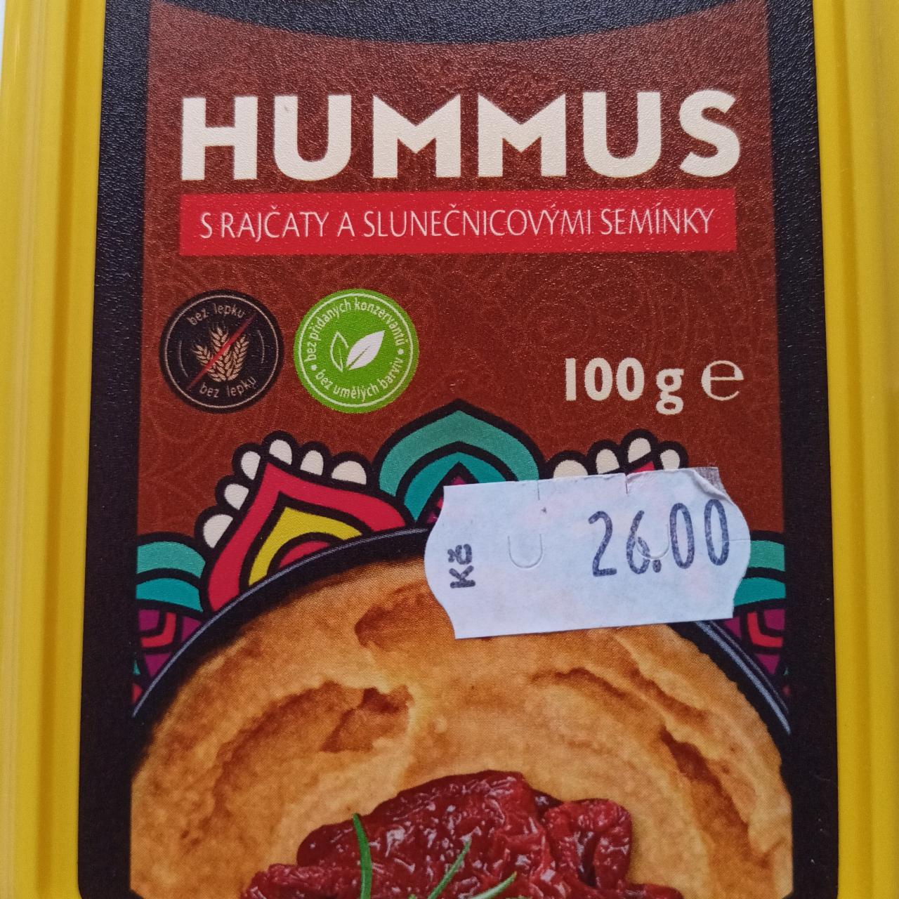 Fotografie - hummus s rajčaty a slunečnicovými semínky