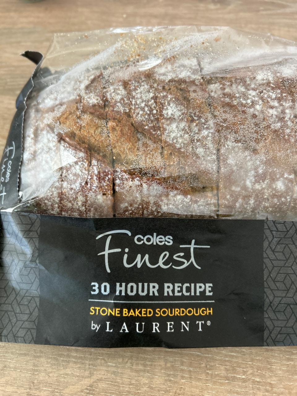 Fotografie - Finest stone baked sourdough Coles