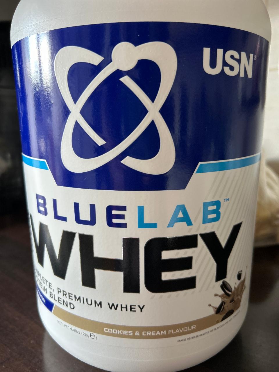 Fotografie - Whey protein cookies & cream flavour USN