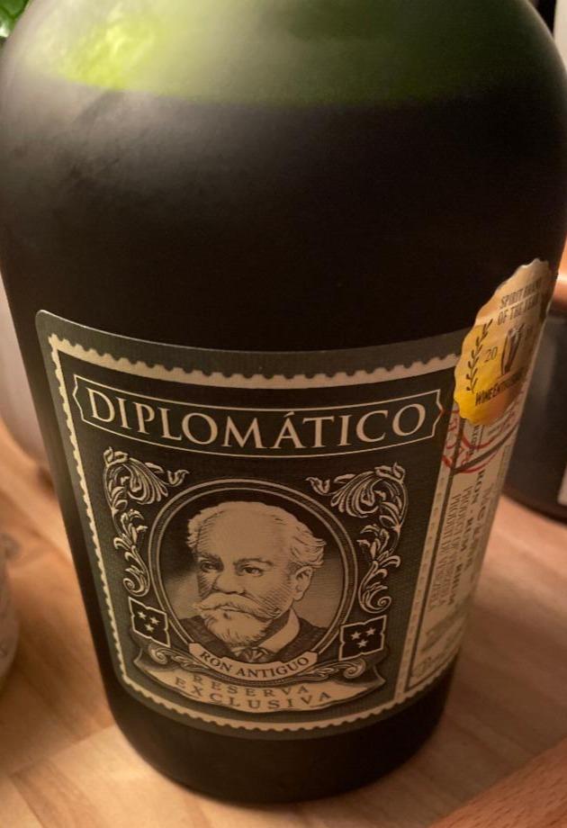 Fotografie - Diplomático Reserva Exclusiva 12 Y.O. 40%