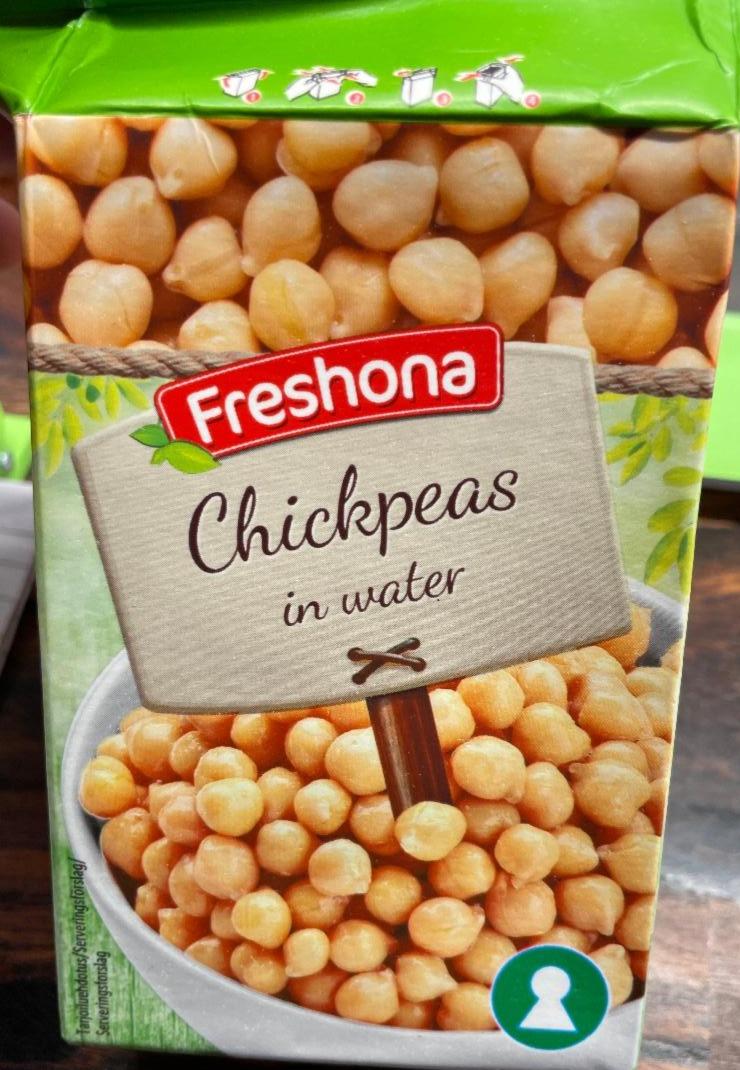 Fotografie - Chickpeas in water Freshona