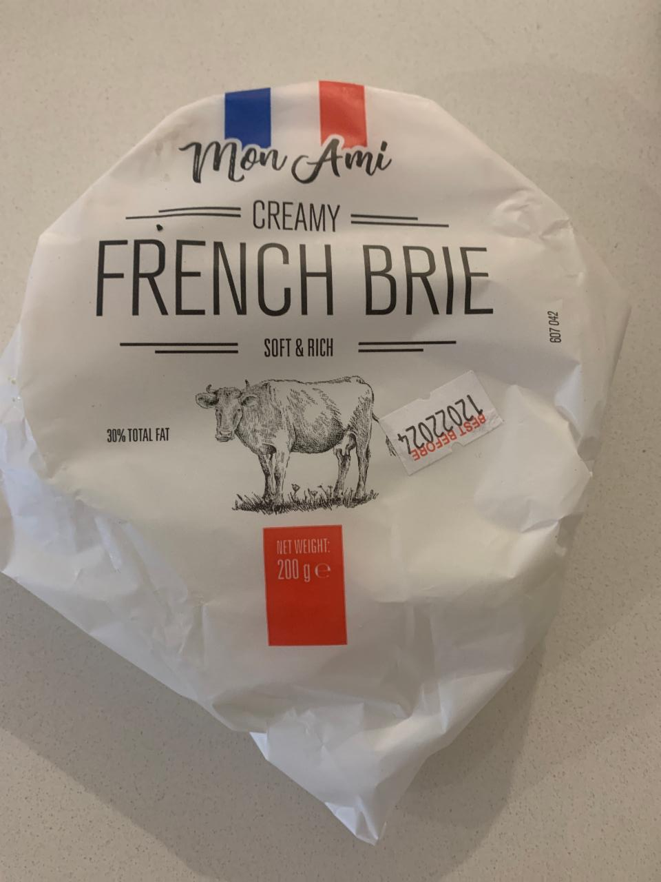 Fotografie - Creamy French brie Mon Ami