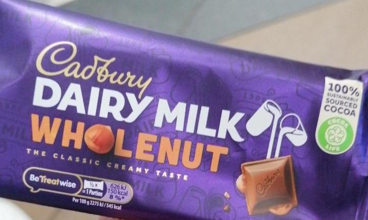 Fotografie - Dairy Milk Wholenut Cadbury