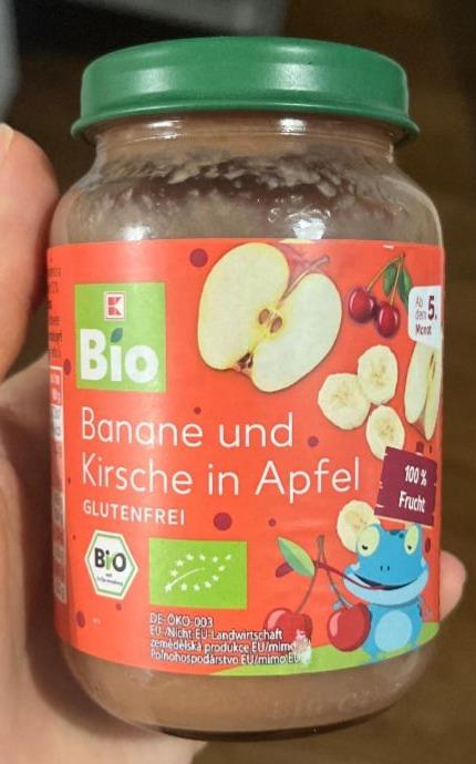 Fotografie - Banane und Kirsche in Apfel K-Bio