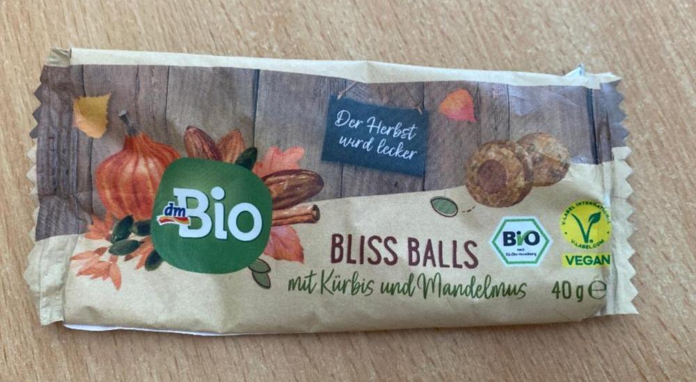 Fotografie - Bliss Balls mit Kürbis and Mandelmus dmBio