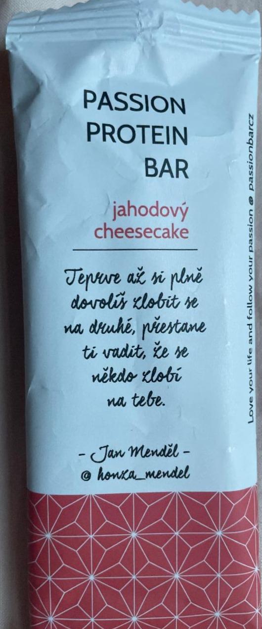 Fotografie - Passion protein bar jahodový cheesecake