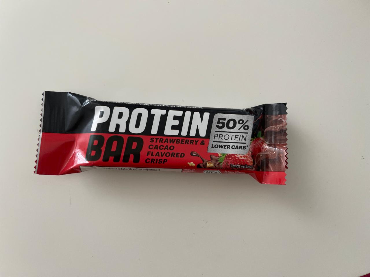 Fotografie - protein bar 50% strawberry & cocoa flavoured crisps