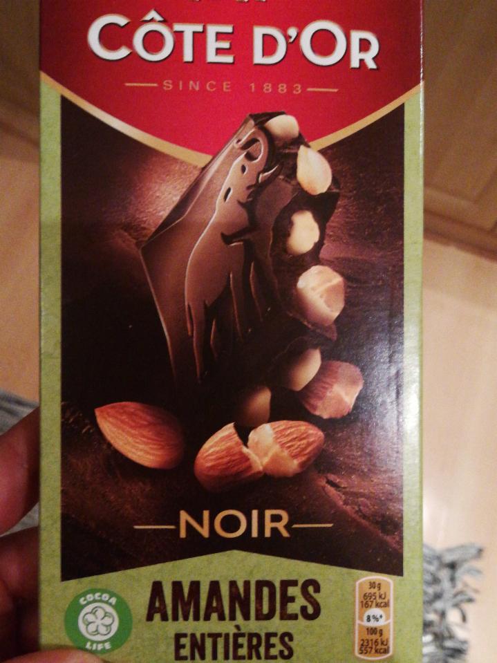 Fotografie - Côte D'Or Bloc Noir Amandes Entiéres