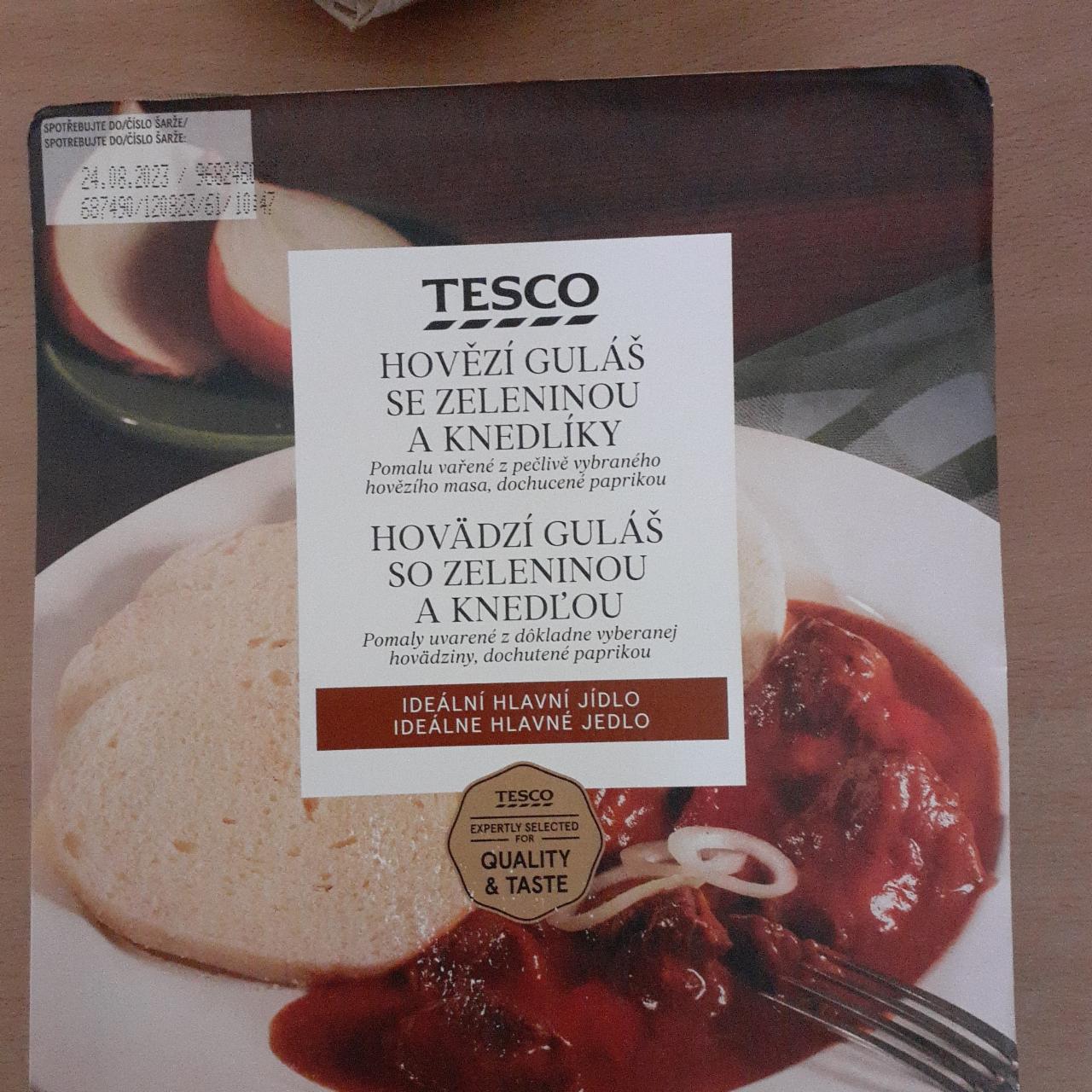 Fotografie - Hovězí guláš se zeleninou a knedlíky Tesco