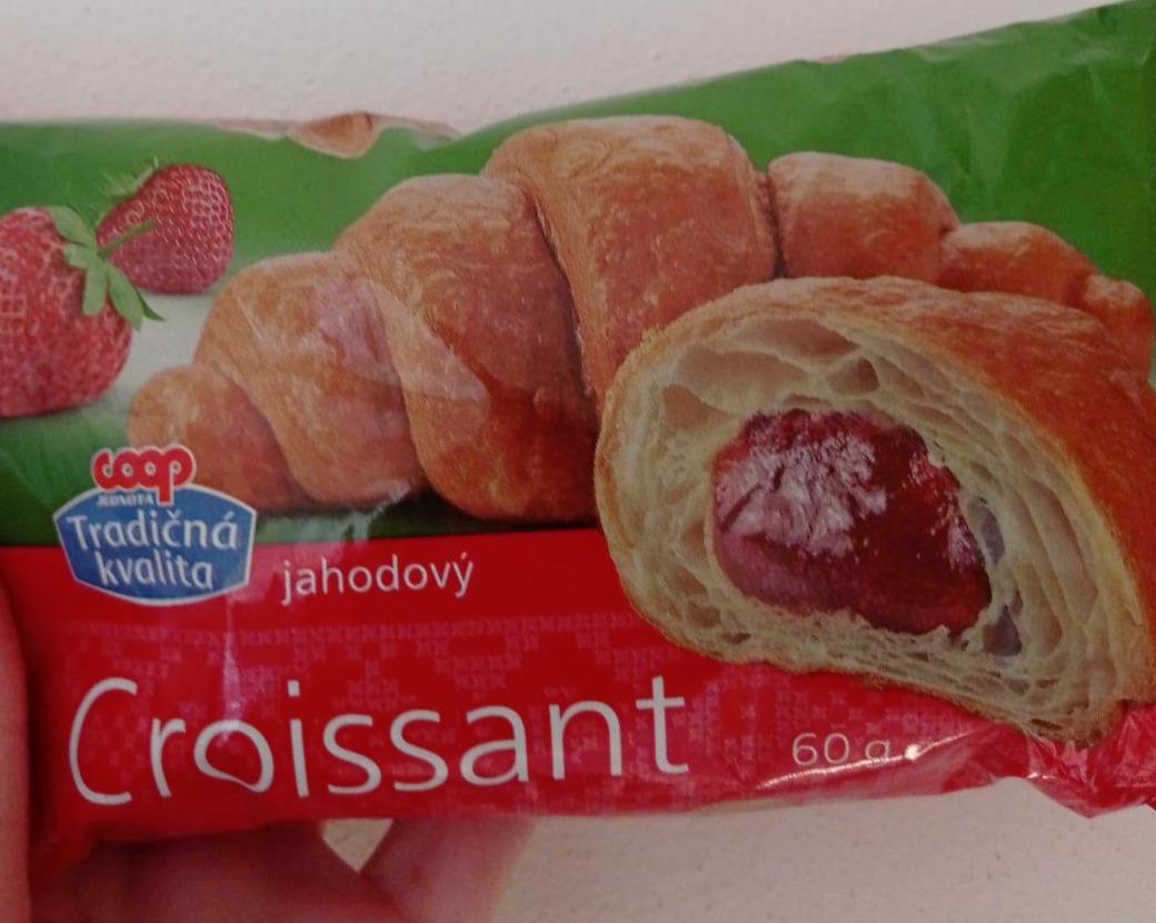 Fotografie - croissant jahodový Coop Jednota