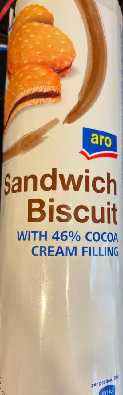 Fotografie - Sandwich biscuit with 46% cocoa cream filling Aro