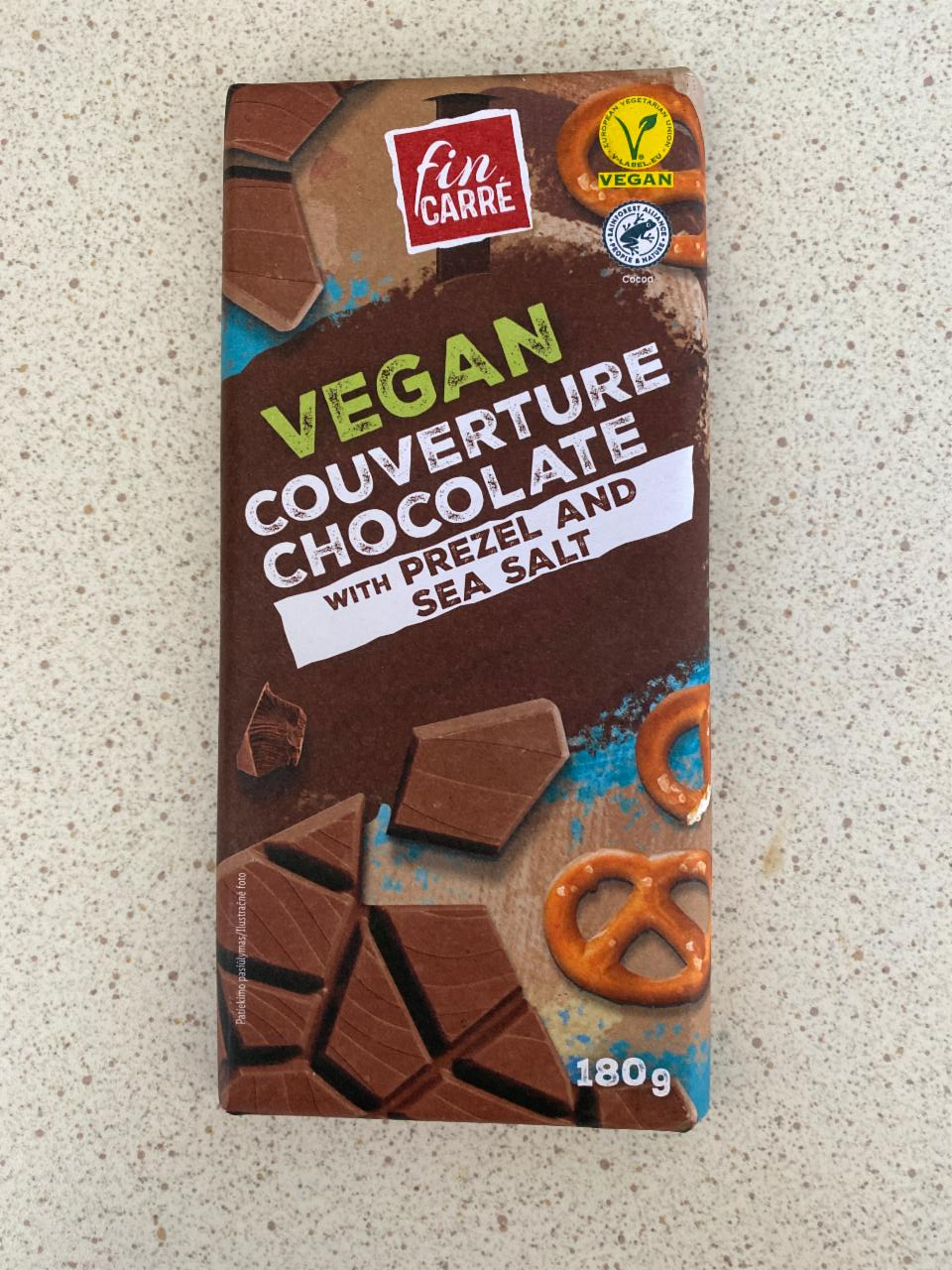 Fotografie - vegan couverture chocolate with prezel and sea salt Fin Carré