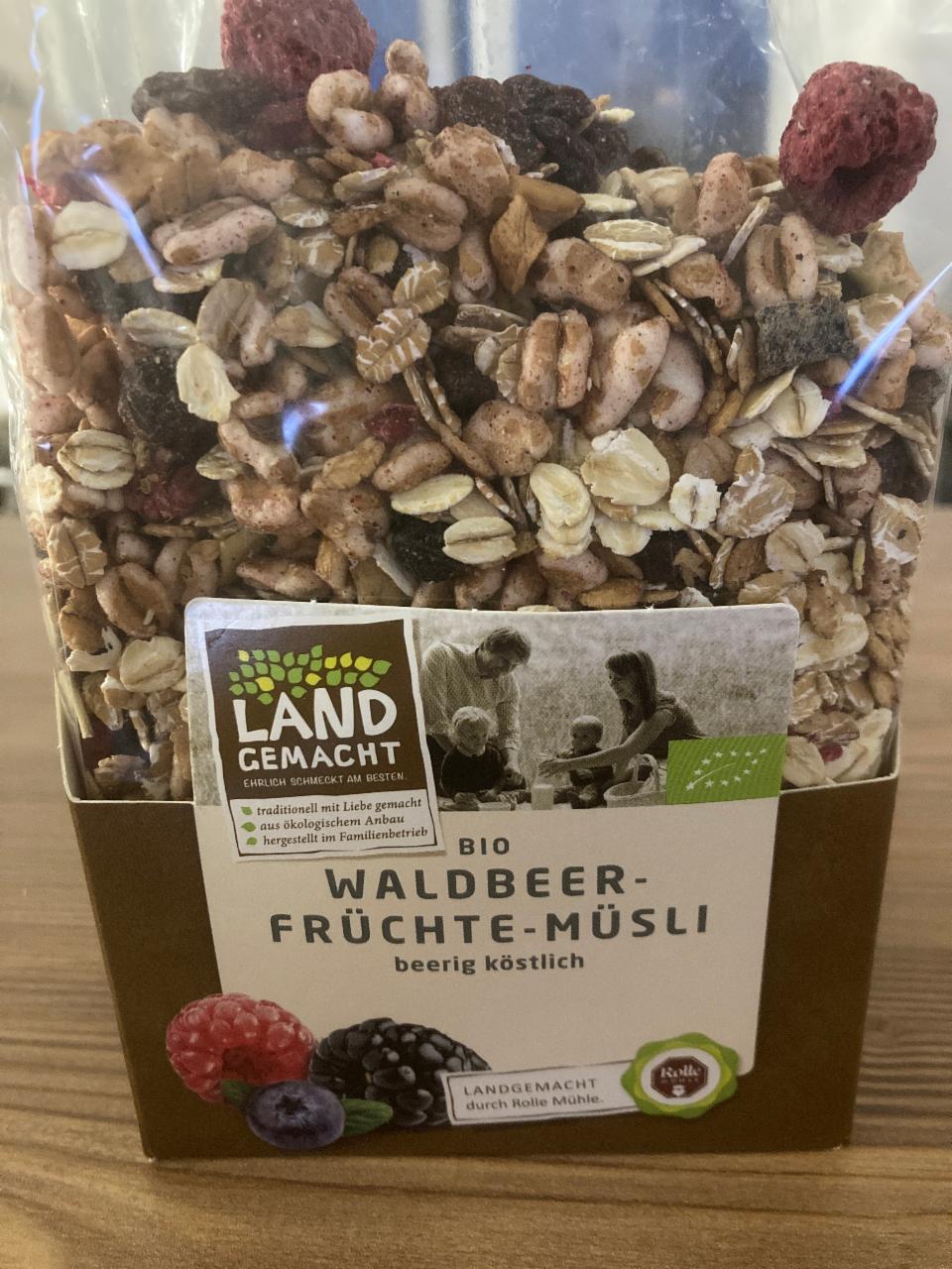 Fotografie - Bio Früchte-Müsli mit 3,5% gefriergetrocknet Waldbeeren Land gemacht