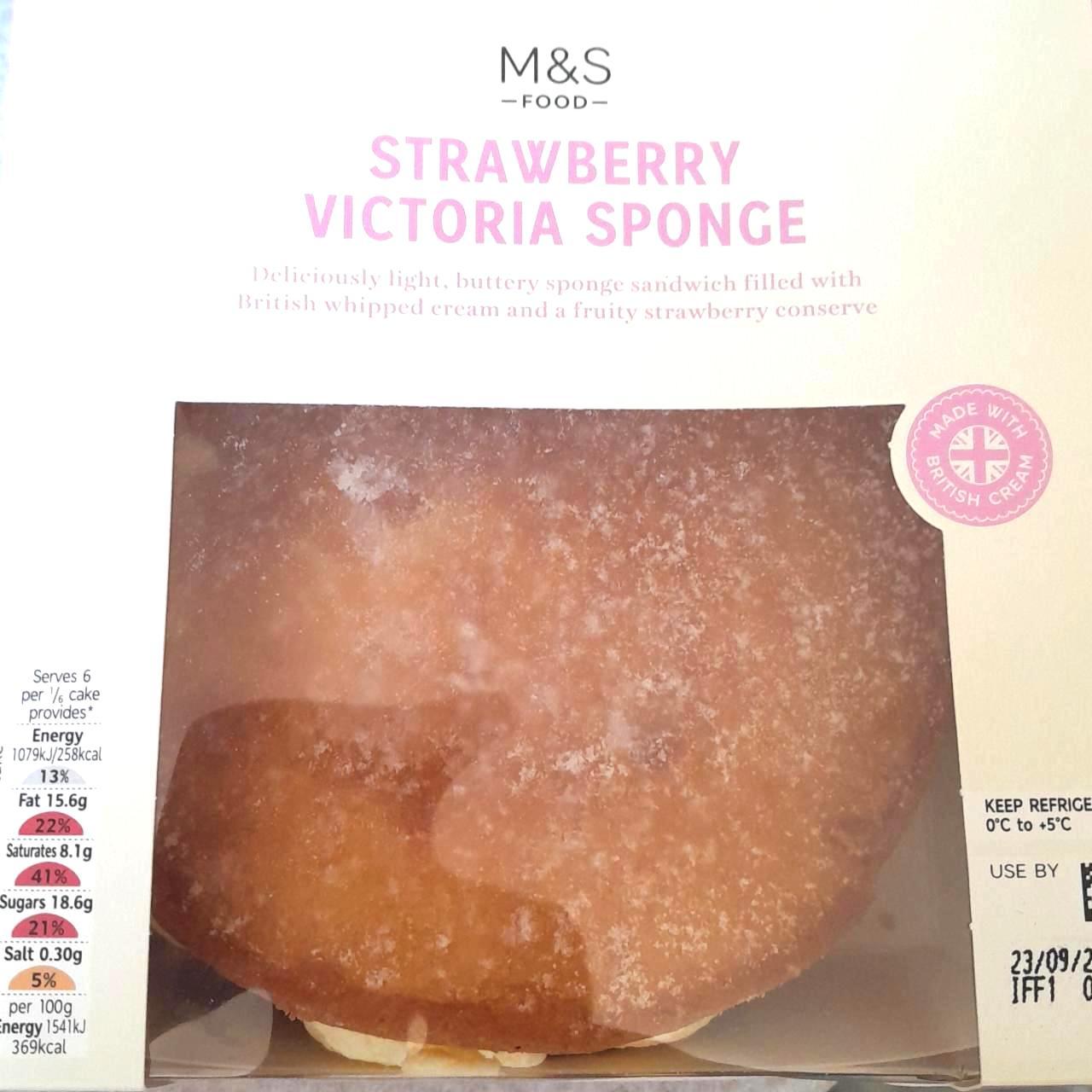 Fotografie - Strawberry victoria sponge M&S Food