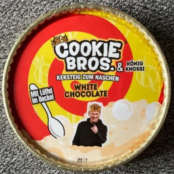 Fotografie - Keksteig zum Naschen White Chocolate Cookie Bros. & König Knossi