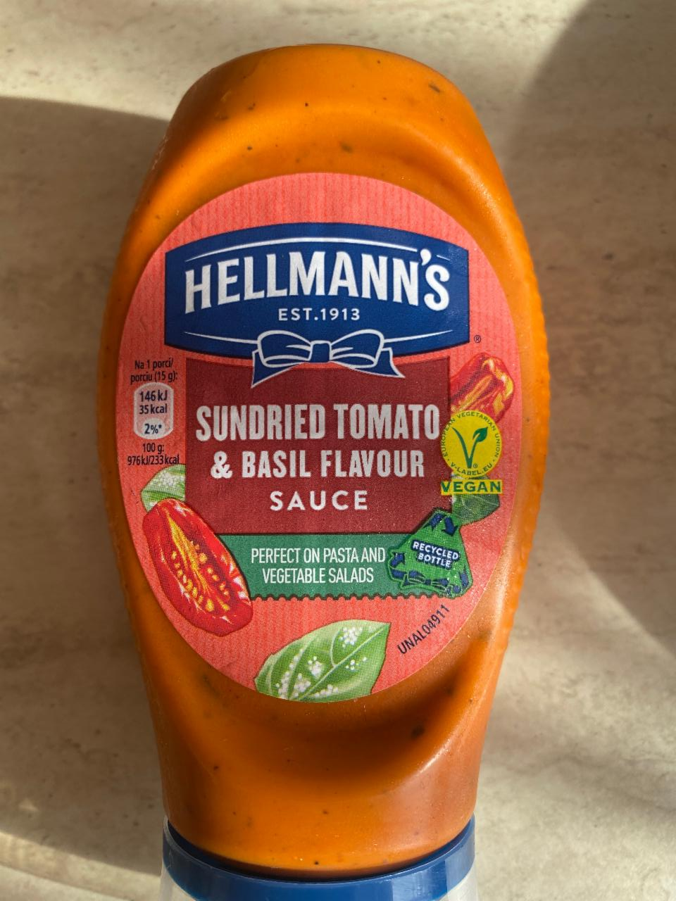 Fotografie - Sundried tomato & basil flavour sauce Hellmann's