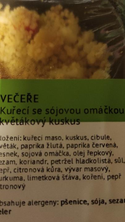 Fotografie - kuřecí se sójovou omáčkou, kurkumou a koriandrem, květákový kuskus 2