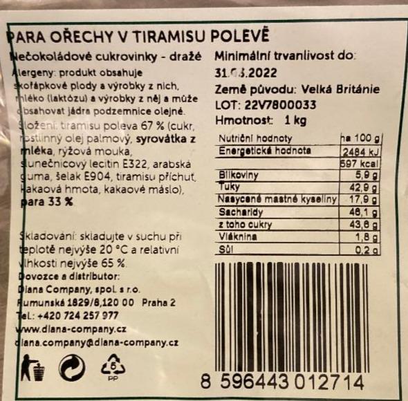 Fotografie - para ořechy v tiramisu polevě