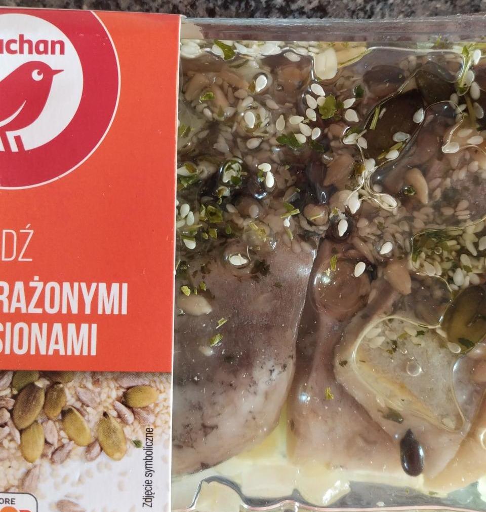 Fotografie - Śledź z prażonymi ziarnami Auchan