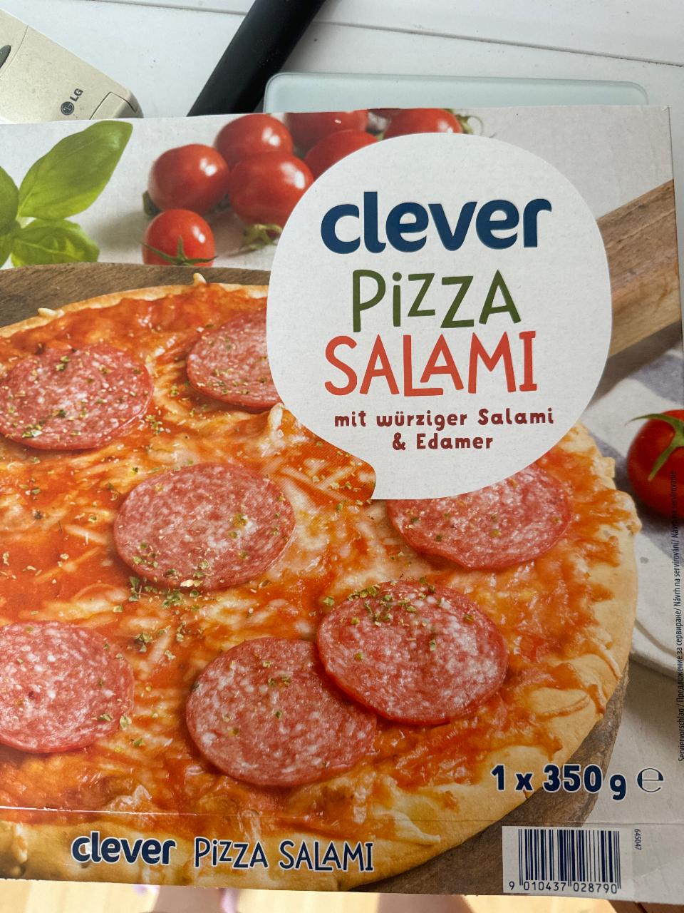 Fotografie - Pizza Salami mit würziger Salami & Edamer Clever