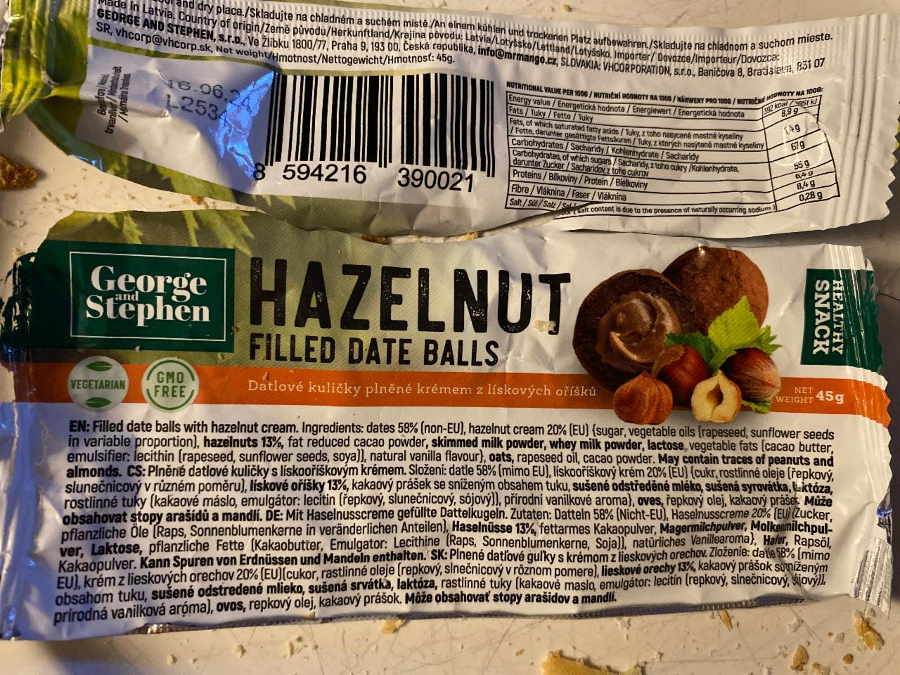 Fotografie - Hazelnut filled date balls George and Stephen